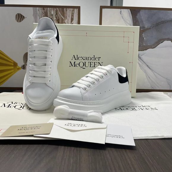 Alexander mcqueen cheap sneakers store